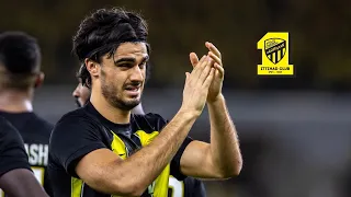 البرتغالي جوتا لاعب الاتحاد في مباراة ضمك                دندنها