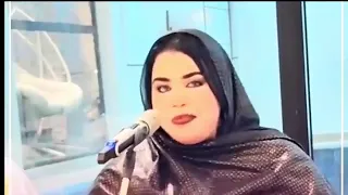 گرمي منت ابه في احدى حفلاتها