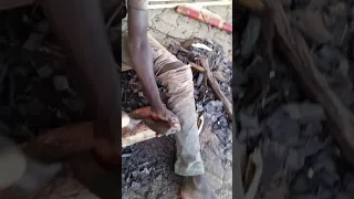 الصناعات الفولكورية ونحت العصي من الأبنوس والماهوجني سوق الغابة الخرطوم الشيخ النميري 