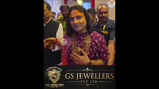 Car की छत से निकल कथा वाचक अनिरुद्धचार्य जी नें श्रद्धालुओं से की मुलाकात करनाल में हों रही कथा 
