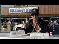 On the North Shore one rock singer settles a beach pizza rivalry