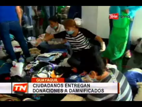 Ciudadanos entregan donaciones a damnificados