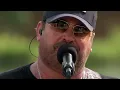 Lee Brice Covers “Here’s a Quarter (Call Someone Who Cares)” | CMT Summer Sessions