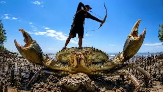 GIANT CRAB - Catch & Cook - Hunting Dinner with my Bow n Arrow