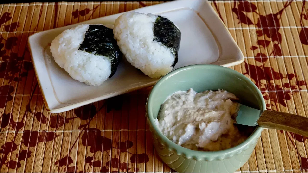 Tuna-Mayo Onigiri Recipe - Japanese Cooking 101