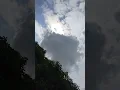 Download Lagu Di Atas Awan hitam, Cahaya putih Merah berbentuk Muka dan Mata di celah Awan Putih.12.08 T hari.