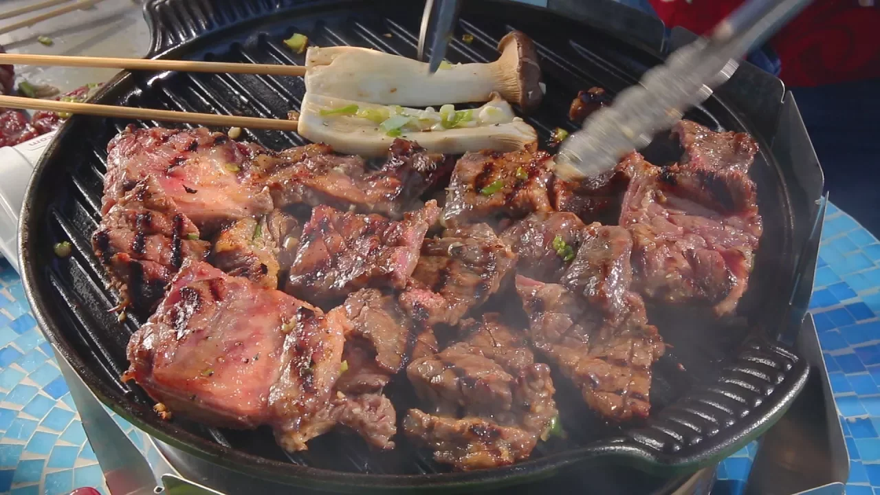 Korean Traditional Galbi BBQ: Grilled Beef Short Ribs ()