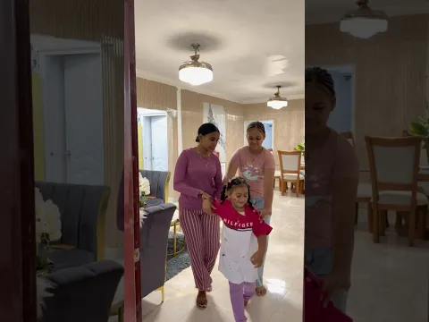La madre. De buen corazón y la hija que trata la mal a la niña…😱 #viral