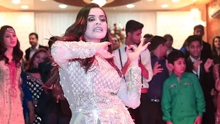 minal khan dance performance on aiman khan engagement