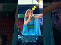 Download Lagu Taylor Swift Helps Fan Having a Panic Attack at Her Show ❤️ #taylorswift