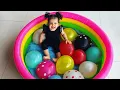 Download Lagu Baby amira  playing with colored balloons - Adel et sami