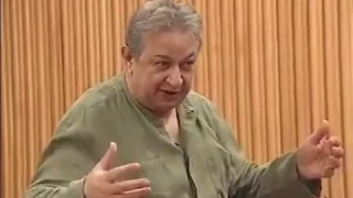 نور الشريف بيحكي قصة لازمة شخصية كمال في فيلم العار 1982 