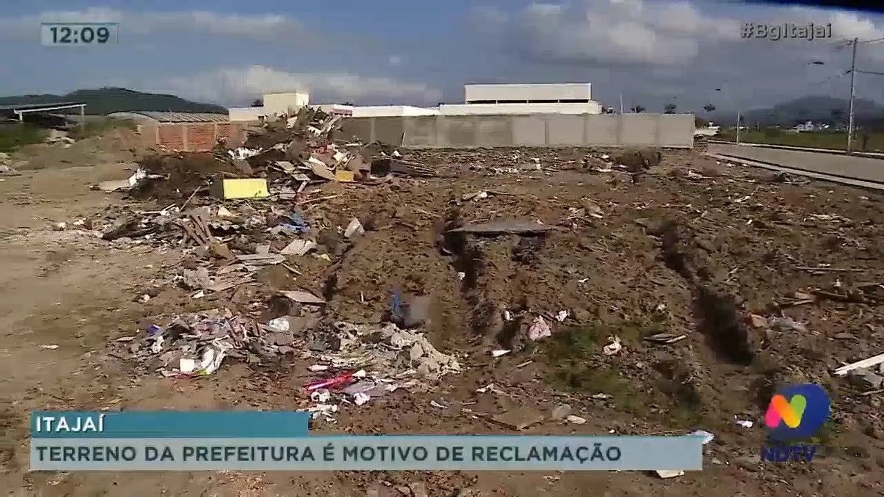 Terreno da prefeitura é motivo de reclamação de moradores