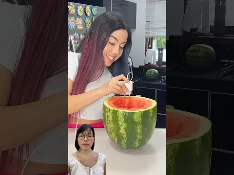 Chị gái thử sạc điện thoại bằng dưa hấu #trendingshorts #trendingvideo #shorts #shortsviral