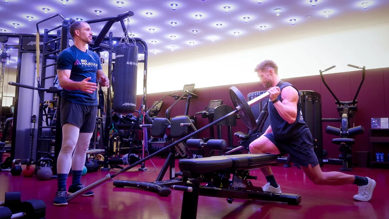 Adjusting my load with Andy Galpin.