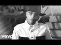Download Lagu Darell, Farruko - Caliente (Official Video)