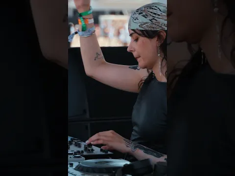 Relive meera’s latest performance of her new track “November”, out on @cerclerecords.