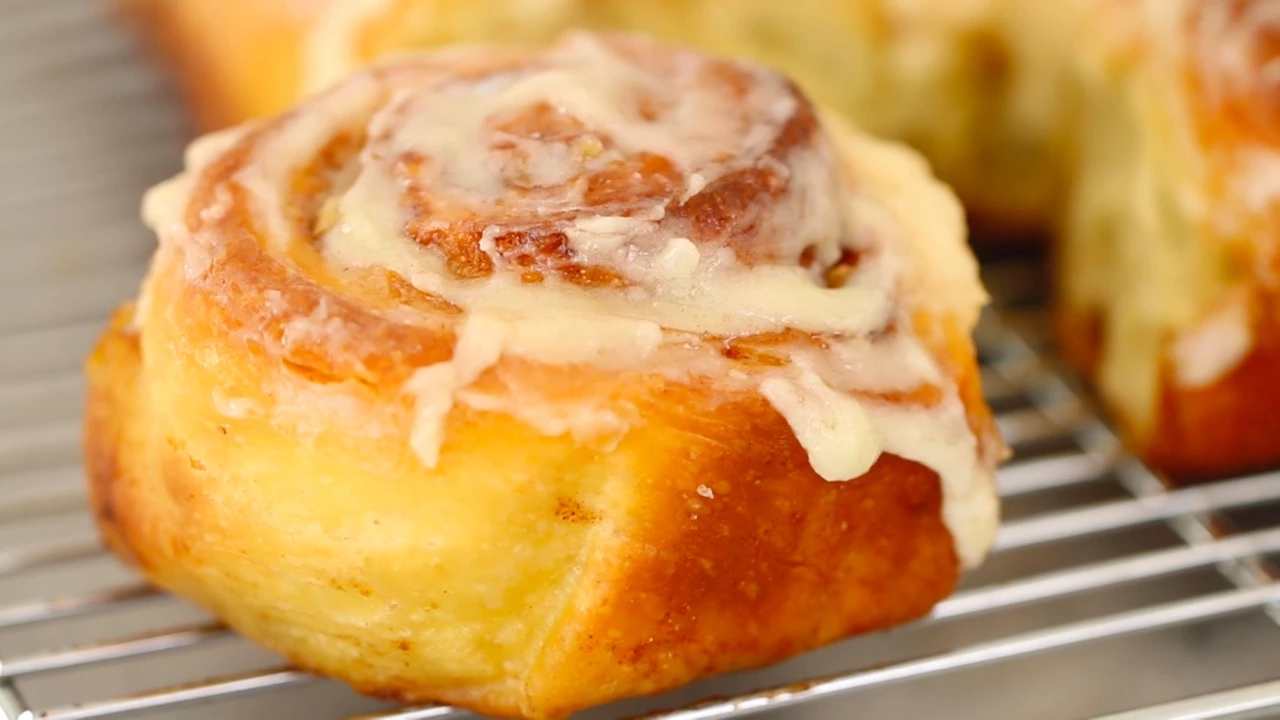 Best-Ever Cinnamon Rolls (Easy Recipe: No-Knead, No Machine) - Gemma