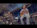 Download Lagu Larry Carlton destroys audience with four notes
