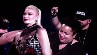 Wardrobe malfunction Gwen Stefani