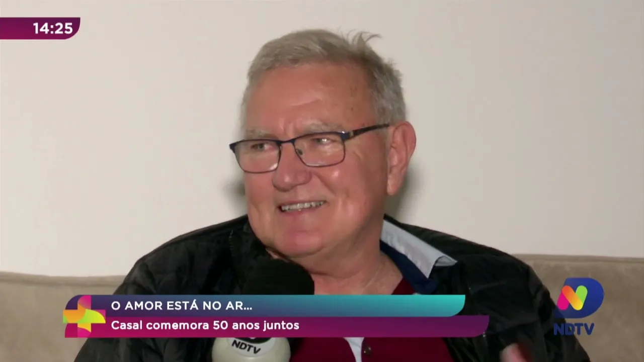 O amor está no ar: casal comemora 50 anos juntos