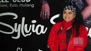 sylvia saartje lady rocker pertama