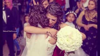 اعنية اخت العروسه كبرتي قصادي عيني والليلة بقالك حد يحميك و يحببك من قلبه حبيبتي بجد دندنها