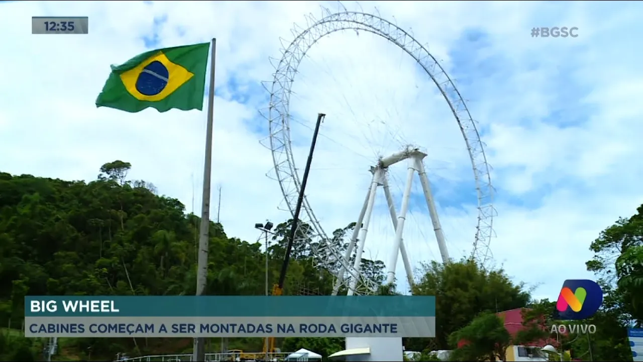 FG Big Wheel: Cabines começam a ser montadas na roda gigante em Balneário Camboriú