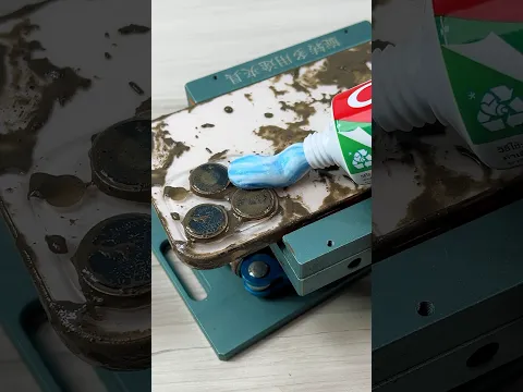 Cleaning iPhone with toothpaste #smartphone #phone #craft #diy #phone #iphone16promax
