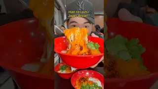 Makan mie kocok mentai