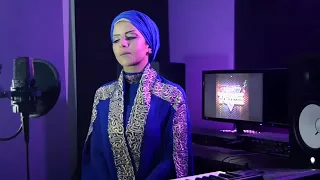 مي مصطفي اغنيه احمد سعد حاسس بخنقة وضيقه روووعه دندنها