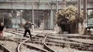 في الداخل    فوق بقا   اغنية      دندنها