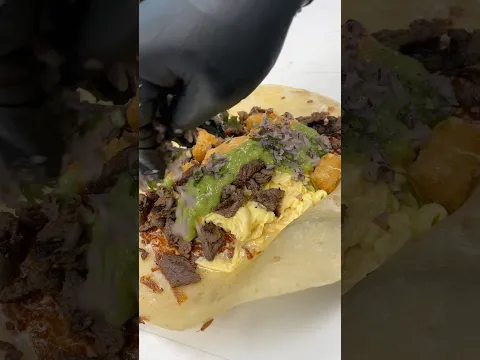 What I eat living in Los Angeles (PART 321) - Asada Breakfast Burrito from Guac Daddy! 🥩🍳🌯