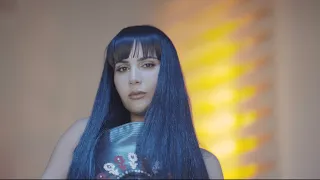                             سارة براهمى   و إنت بعيد دندنها
