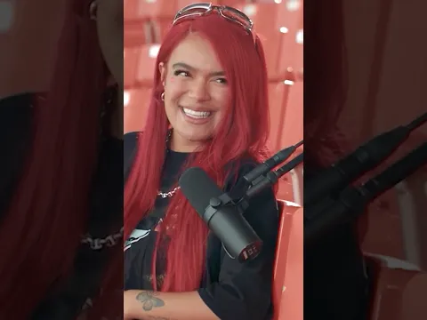 Karol G se cae en plena entrevista 🤣
