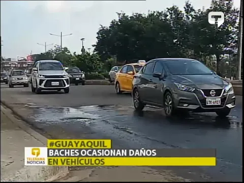 Baches ocasionan daños en vehículos