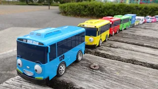 Download 20Types Tayo the Little Bus Toy ☆ 꼬마 버스타요 (Chibikko Bus Tayo) Let's play with a round rail toy! MP3