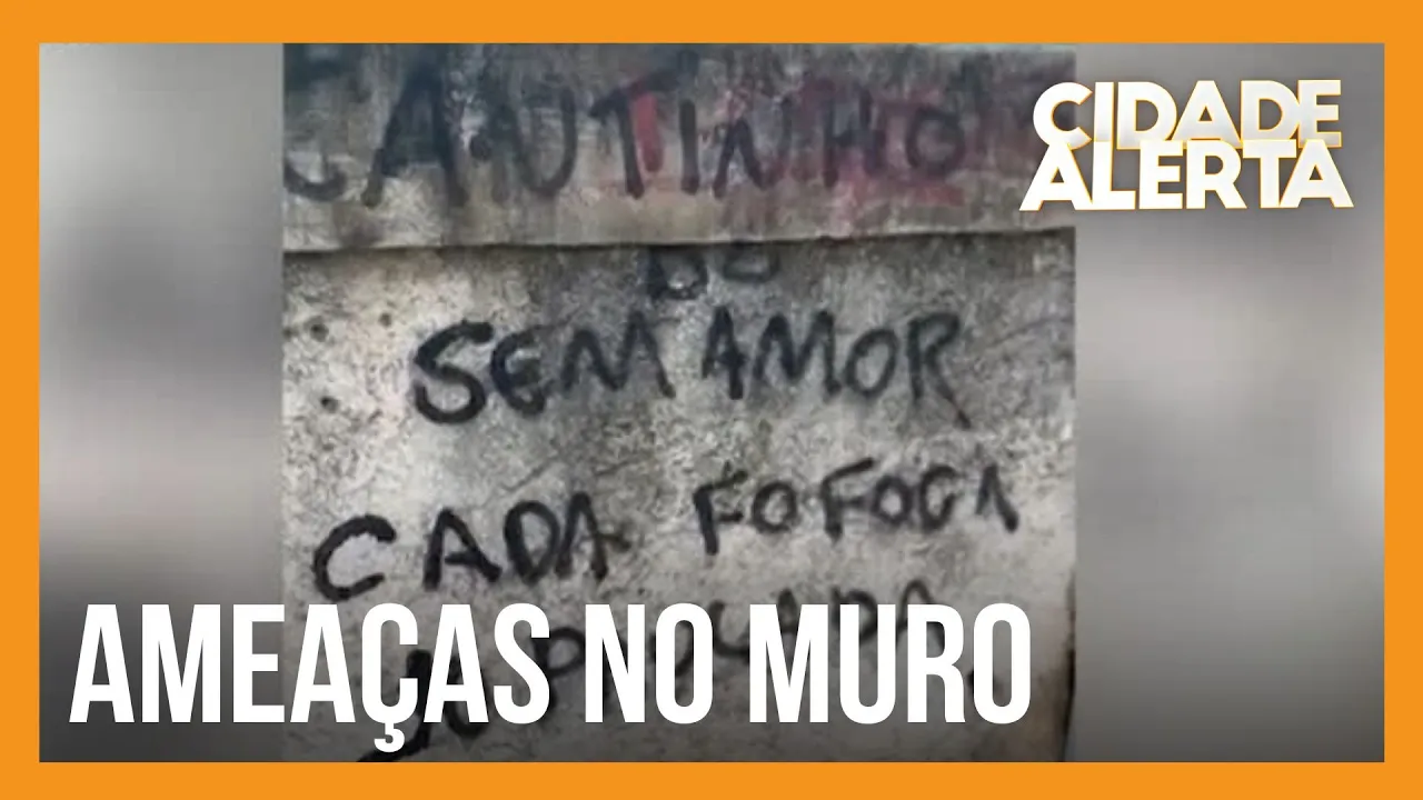 Lei do silêncio: facção criminosa escreve ameaças em muro de comunidade do RJ