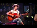 Hannah King performs "20 Years In".