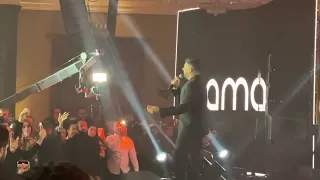  حماقي يغني لاول مرة ل عبدالحليم حافظ لايف اغنية يا حبيبي عشت اجمل عمر ويبهر الحضور          دندنها