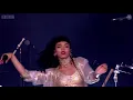 FKA twigs - Water Me (Glastonbury 2015)