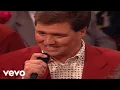 Download Lagu Bill \u0026 Gloria Gaither - I'm Not Giving Up [Live] ft. Gold City