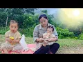 Download Lagu Dakloos meisje helpt een baby van 9 maanden die in de hitte van 39°C van zijn ouders is gescheiden.