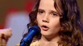 أول مرة بحياتي أسمع أغنية أ وبرا بهذا الج مال                                          دندنها
