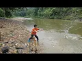 Download Lagu fishing ancient fishing techniques, fishing with worms  Highland boy Khai catches catfish for sale