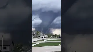 شاهد أقوي وأخطر إعصار ضخم يضرب لورانس أمريكا لقطات مرعبة Tornado Video 