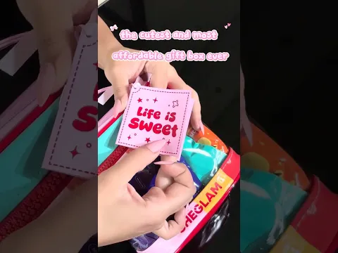 Um… did SHEGLAM just make the cutest gift box EVER?! 😍🍬🎀