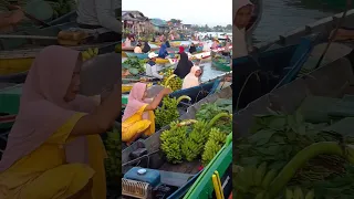 Indonesia’s Only Remaining Floating Markets – Banjamarsin, Kalimantan
