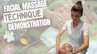 آموزش تکنیک ماساژ صورت در مدرسه زیبایی ری کاکرین 