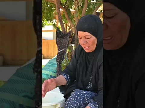 "الخبز من إيد أم سنفور.. طعمه غير شكل! 🍞🔥"